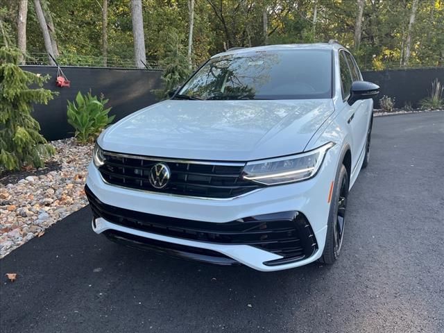 2024 Volkswagen Tiguan SE R-Line Black