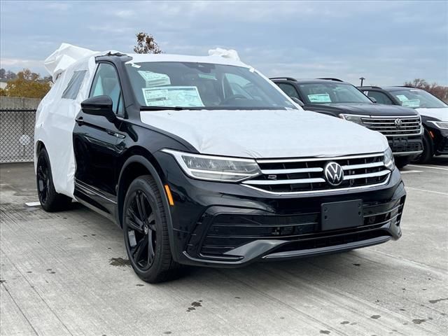 2024 Volkswagen Tiguan SE R-Line Black