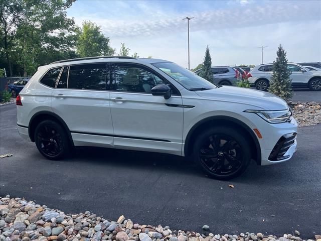 2024 Volkswagen Tiguan SE R-Line Black