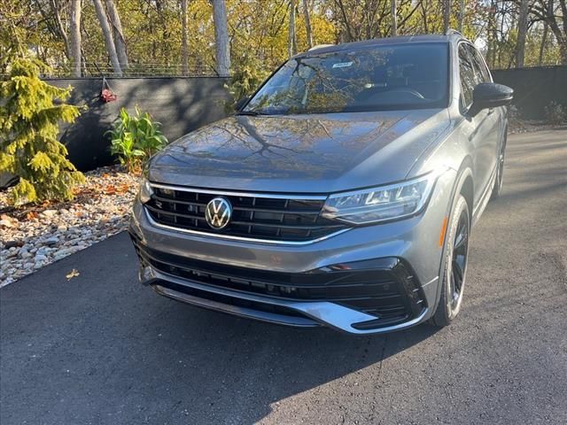 2024 Volkswagen Tiguan SE R-Line Black