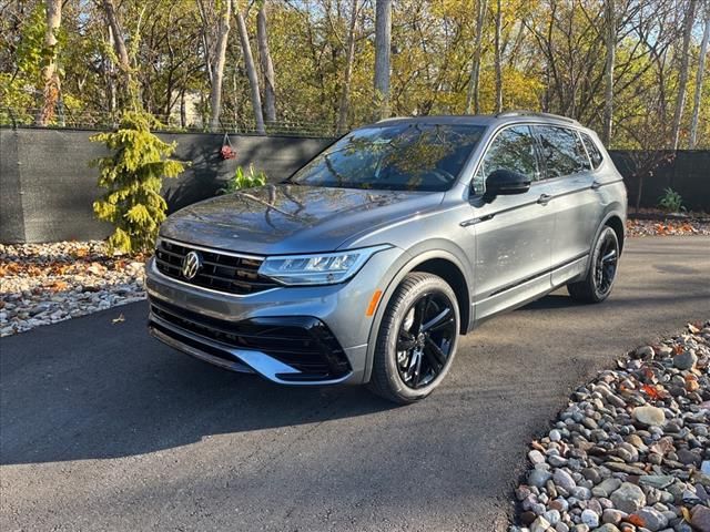 2024 Volkswagen Tiguan SE R-Line Black