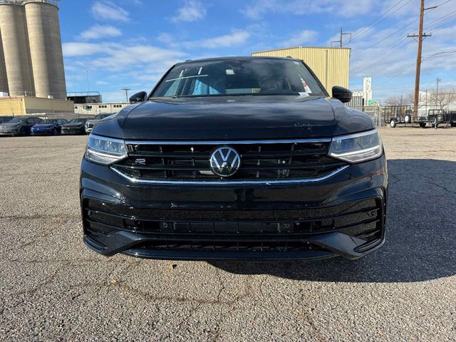 2024 Volkswagen Tiguan SE R-Line Black