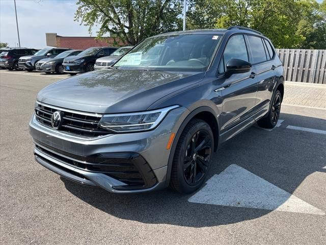 2024 Volkswagen Tiguan SE R-Line Black