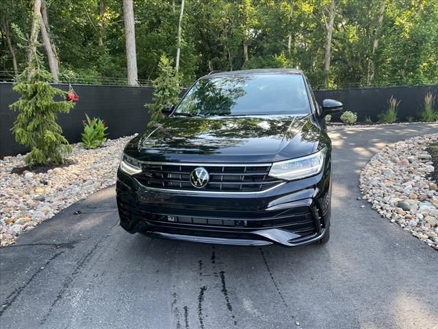 2024 Volkswagen Tiguan SE R-Line Black