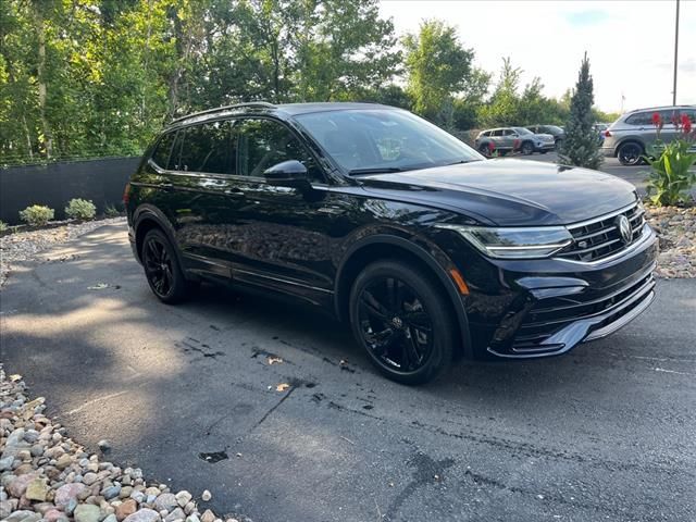 2024 Volkswagen Tiguan SE R-Line Black