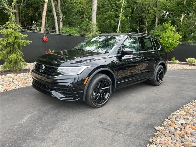 2024 Volkswagen Tiguan SE R-Line Black