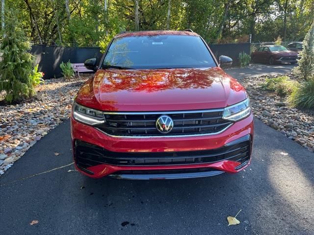 2024 Volkswagen Tiguan SE R-Line Black