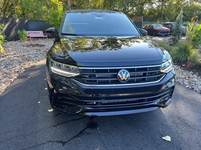 2024 Volkswagen Tiguan SE R-Line Black