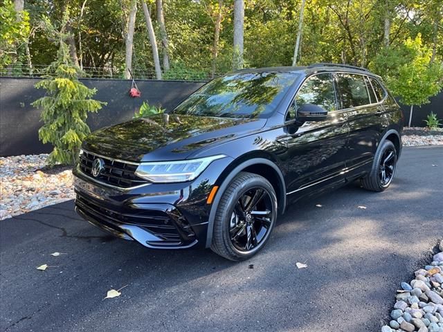 2024 Volkswagen Tiguan SE R-Line Black