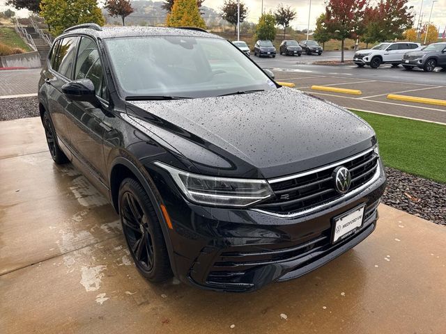 2024 Volkswagen Tiguan/Taos SE R-Line Black