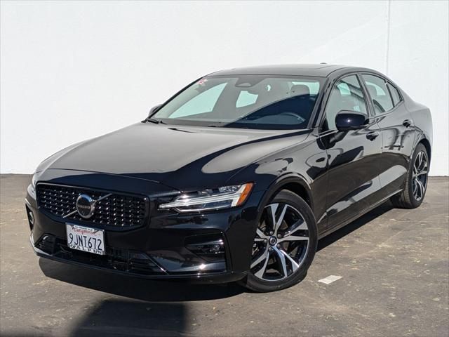 2024 Volvo S60 Plus Dark Theme