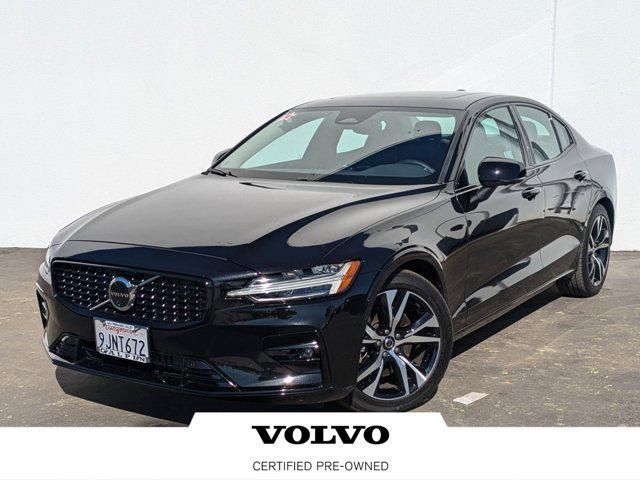 2024 Volvo S60 Plus Dark Theme