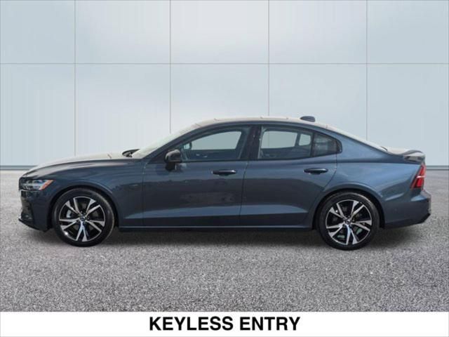 2024 Volvo S60 Plus Dark Theme