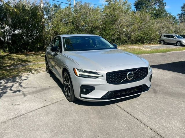 2024 Volvo S60 Plus Dark Theme