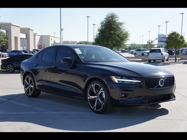 2024 Volvo S60 Core Dark Theme