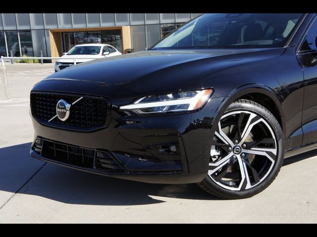 2024 Volvo S60 Core Dark Theme