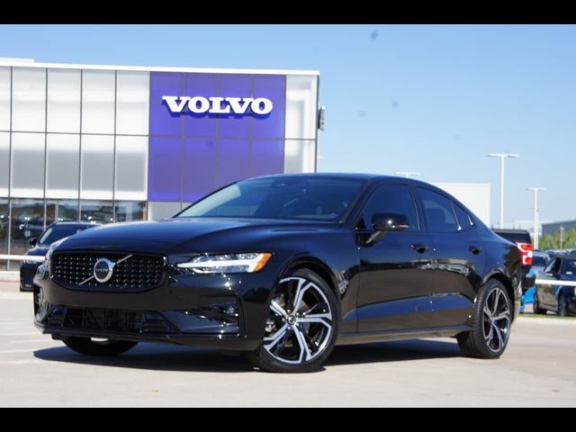 2024 Volvo S60 Core Dark Theme