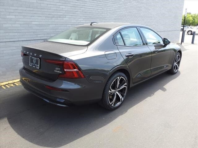 2024 Volvo S60 Core Dark Theme