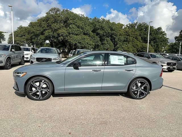 2024 Volvo S60 Core Dark Theme