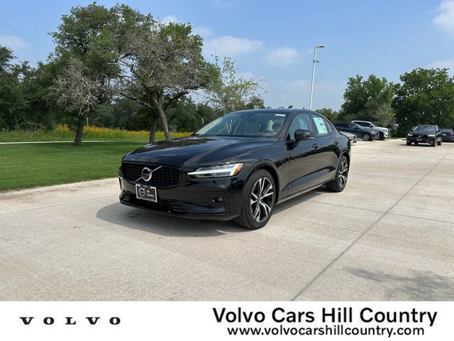 2024 Volvo S60 Core Dark Theme