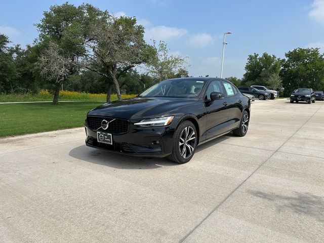 2024 Volvo S60 Core Dark Theme