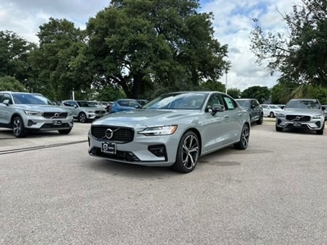 2024 Volvo S60 Core Dark Theme