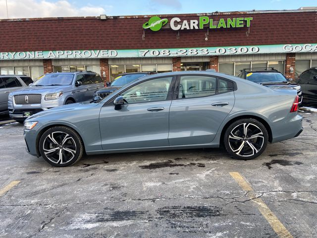 2024 Volvo S60 Core Dark Theme