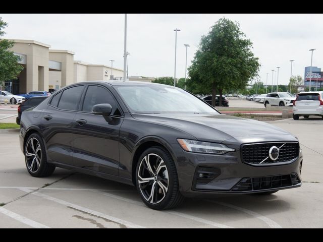 2024 Volvo S60 Core Dark Theme