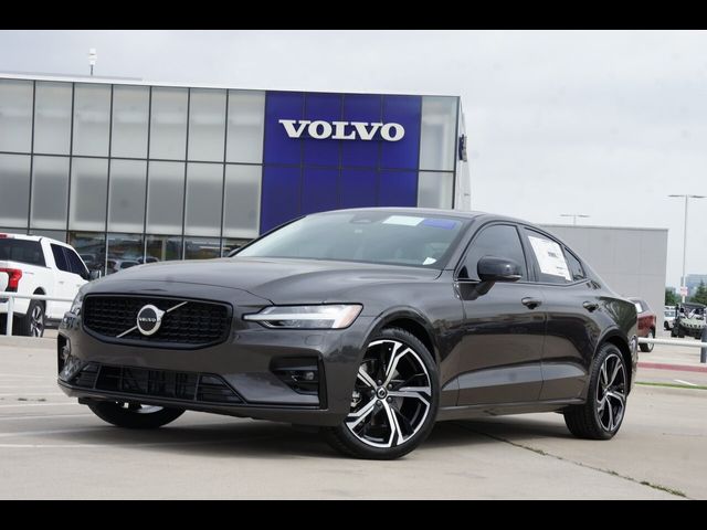 2024 Volvo S60 Core Dark Theme