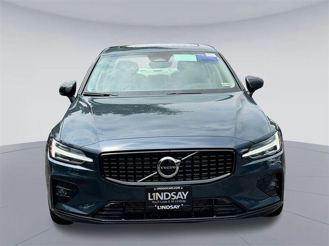 2024 Volvo S60 Core Dark Theme