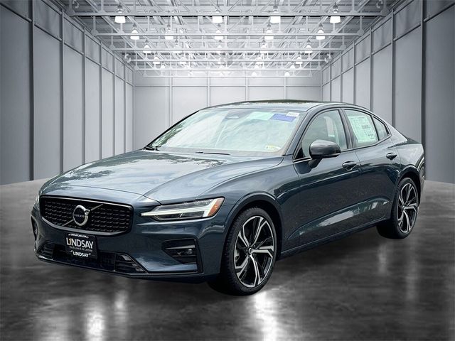 2024 Volvo S60 Core Dark Theme