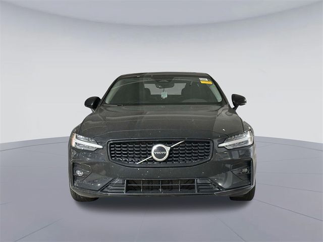 2024 Volvo S60 Core Dark Theme