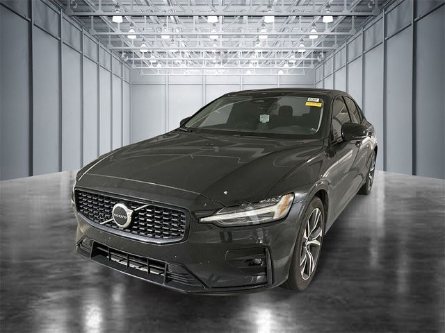 2024 Volvo S60 Core Dark Theme