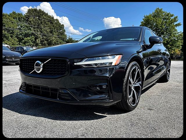 2024 Volvo S60 Core Dark Theme