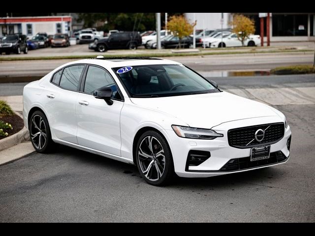 2024 Volvo S60 Core Dark Theme