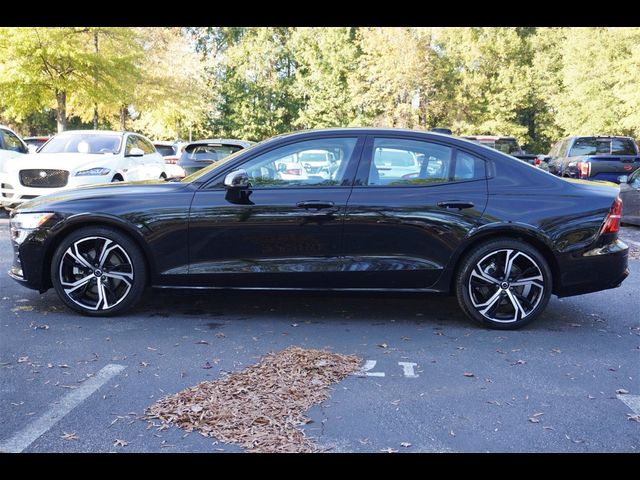 2024 Volvo S60 Core Dark Theme