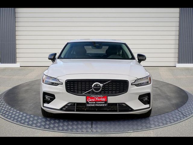 2024 Volvo S60 Core Dark Theme