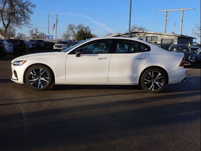 2024 Volvo S60 Core Dark Theme