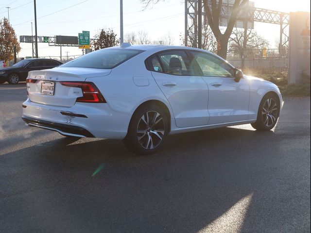 2024 Volvo S60 Core Dark Theme