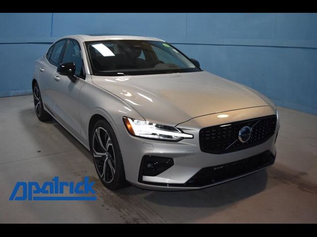 2024 Volvo S60 Core Dark Theme