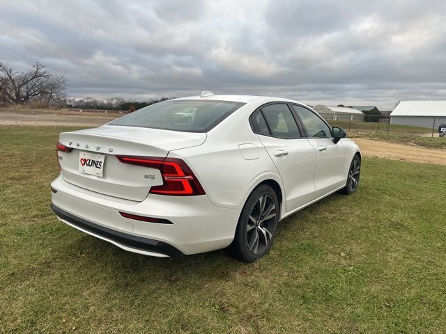 2024 Volvo S60 Core Dark Theme