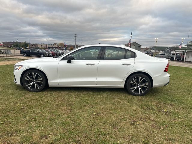 2024 Volvo S60 Core Dark Theme