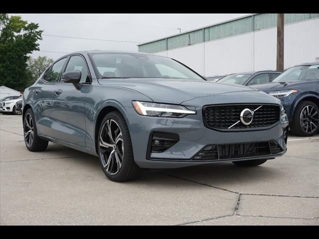 2024 Volvo S60 Core Dark Theme