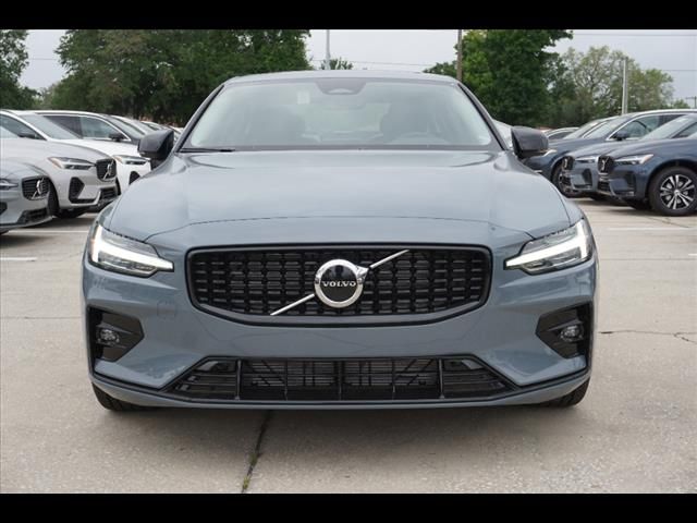 2024 Volvo S60 Core Dark Theme