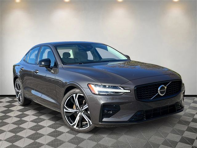 2024 Volvo S60 Core Dark Theme