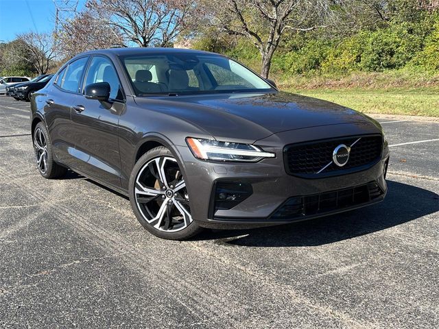 2024 Volvo S60 Core Dark Theme