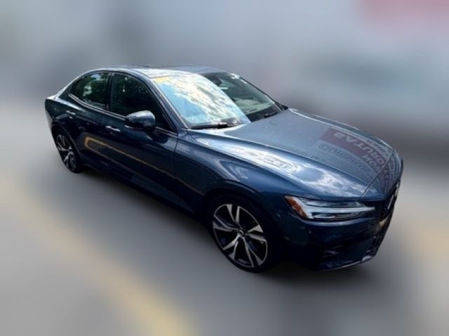 2024 Volvo S60 Core Dark Theme