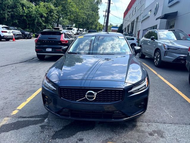 2024 Volvo S60 Core Dark Theme