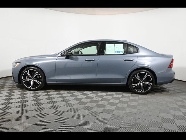 2024 Volvo S60 Core Dark Theme