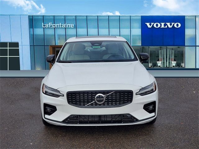 2024 Volvo S60 Core Dark Theme